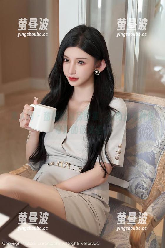 秀人网 - 甜妮的私房图集，这肉丝有种很奇妙的俏皮感。