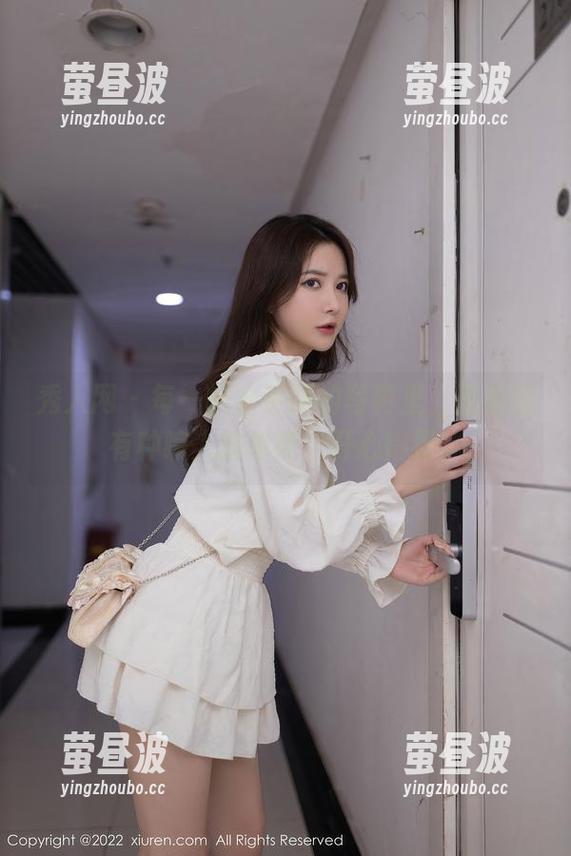 秀人网-蛋蛋宝 秀人网 - 每一帧水手服的写真里,蛋蛋宝有种骗人的单纯,开心得很。