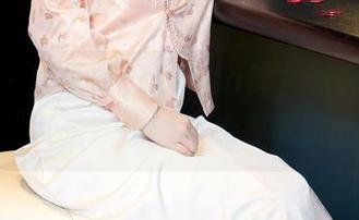 秀人网 – 陆萱萱cecillia修女写真，高清印证了“圣洁”也有不走寻常路的一面！
