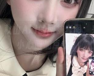 免费看！秋山AkI的网袜套图，来为你的小心脏加点料。