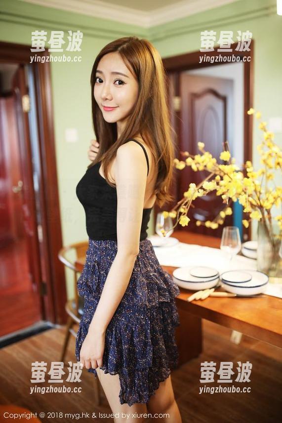 美媛馆-Yuli黄佳丽 美媛馆 - 大家来瞧瞧,Yuli黄佳丽的高清白色壁纸,完美得让人想拿来装饰手机屏。