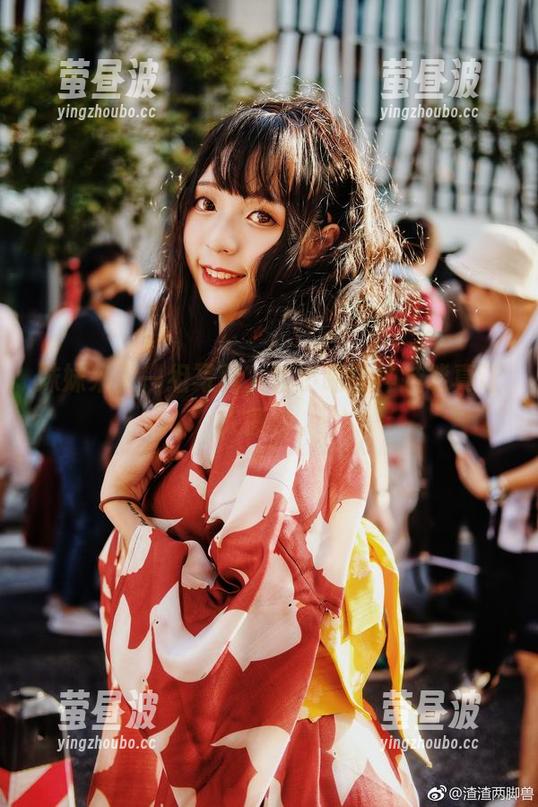 妹妹来了一组写真，舞小喵的神技能真让人膜拜。