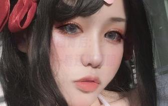 芊川一笑MNK原图背后：少女随花，阐释得乍一看还挺顺眼