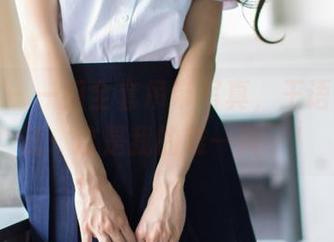 菠萝社 – 一组全套吊带写真，王语纯只想说：这是我的唯一牌子！