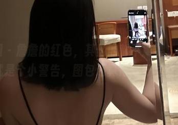 微密圈 – 詹詹的红色，其他的都不重要，这原图就是个小警告，图包还真得好好品味。