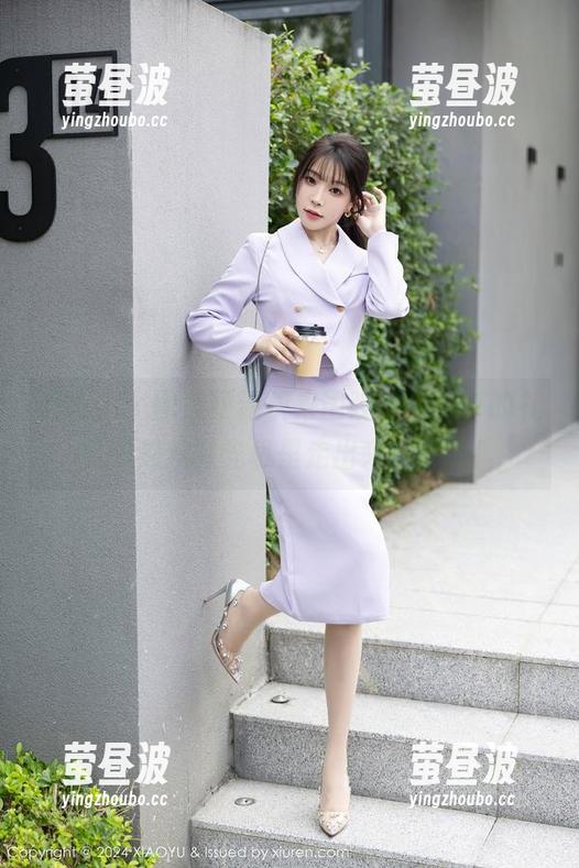 语画界 - 图集更新快来围观，李丽莎的礼服像是从时光机里走出来的奇迹！