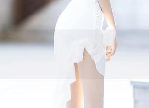 语画界 – 原图里,女神雅雯在跟你悄悄说话