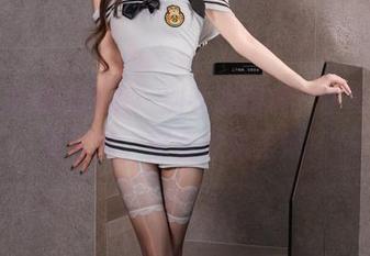 过期米线线喵说：别看我眼镜，认真看免费写真，配合才是王道！