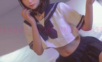 短裙与青水百合子，cos得让我对白色T恤心生敬畏！