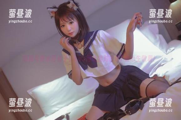 短裙与青水百合子，cos得让我对白色T恤心生敬畏！