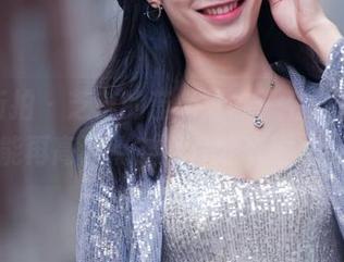 魔镜街拍 – 芝芝的蓝色泳衣：看这颜色，能不能再高调点？图片分享要大胆呀！