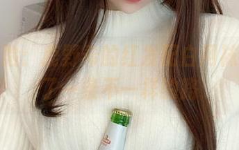 写真探险：鹿野希的红发配白网袜，走出了一条不一样的路