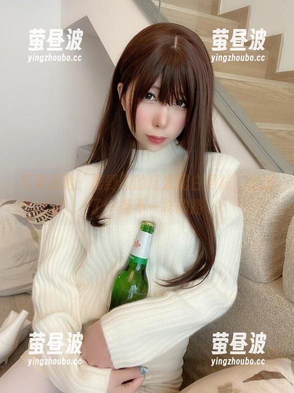 鹿野希 写真探险:鹿野希的红发配白网袜,走出了一条不一样的路